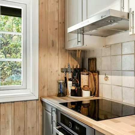 Modernized Near Slopes With Deck Views *